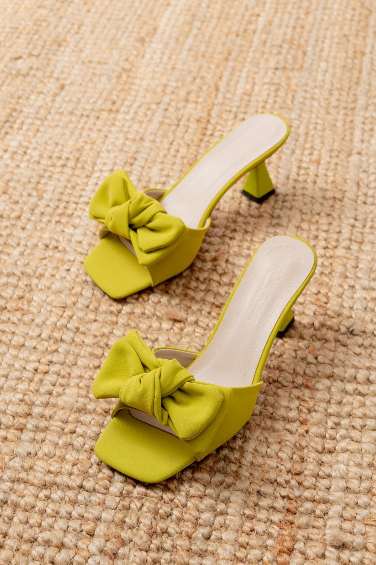 Kadın Berra Fiyonk Detaylı Terlik MR5052