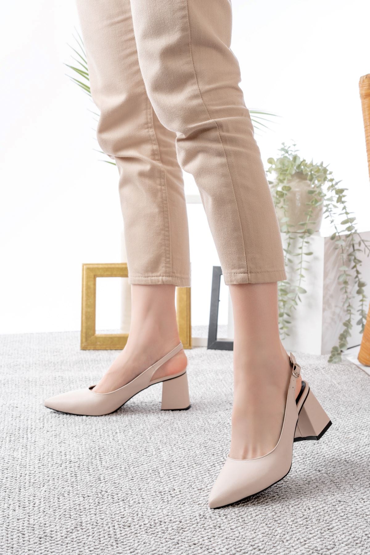 Kadın Louisa Cilt Arkası Açık Klasik Topuklu Ayakkabı MR5119