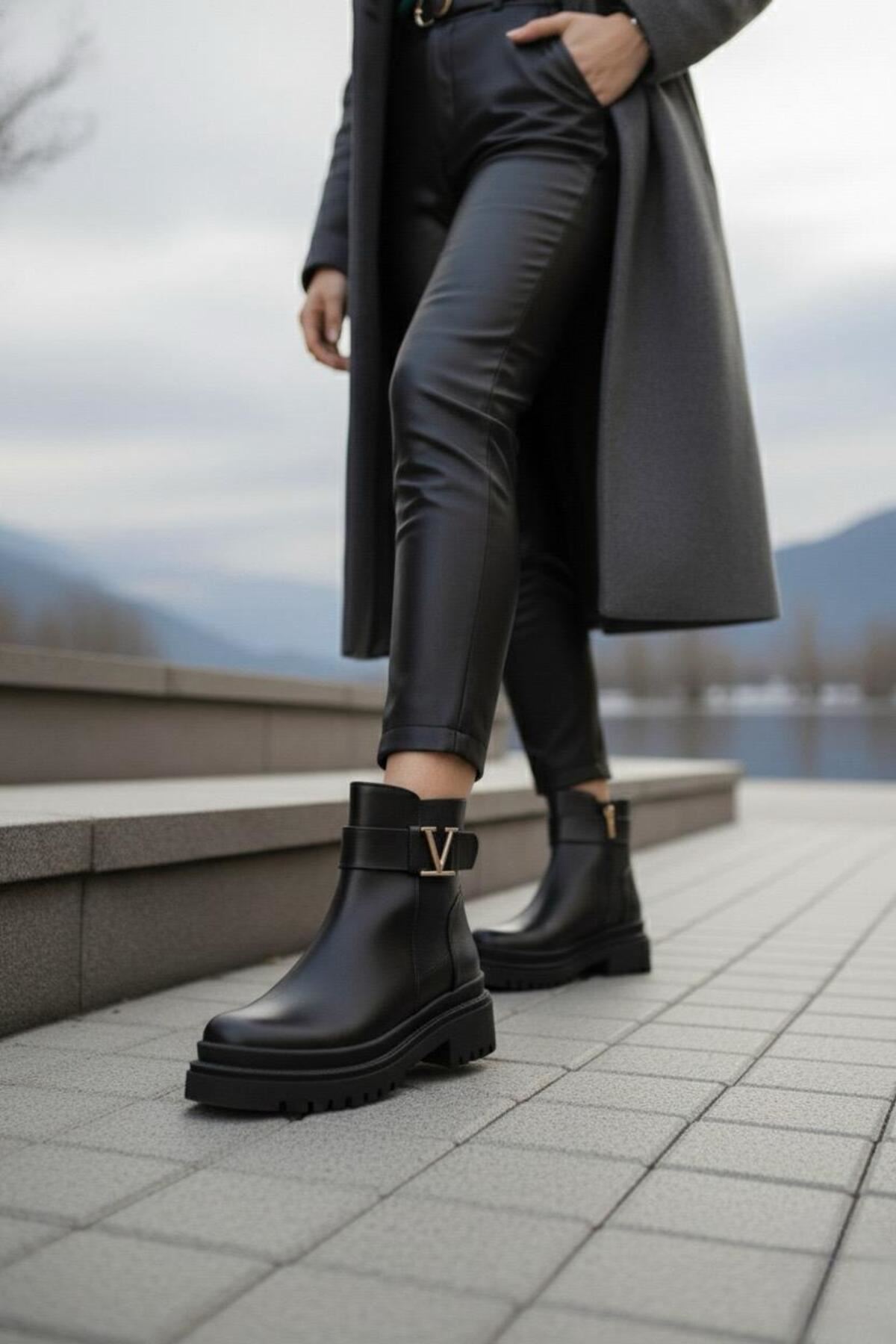 Kadın Viana Garantili Su Geçirmez Kaymaz Taban Dikişli Siyah Bot MR5188