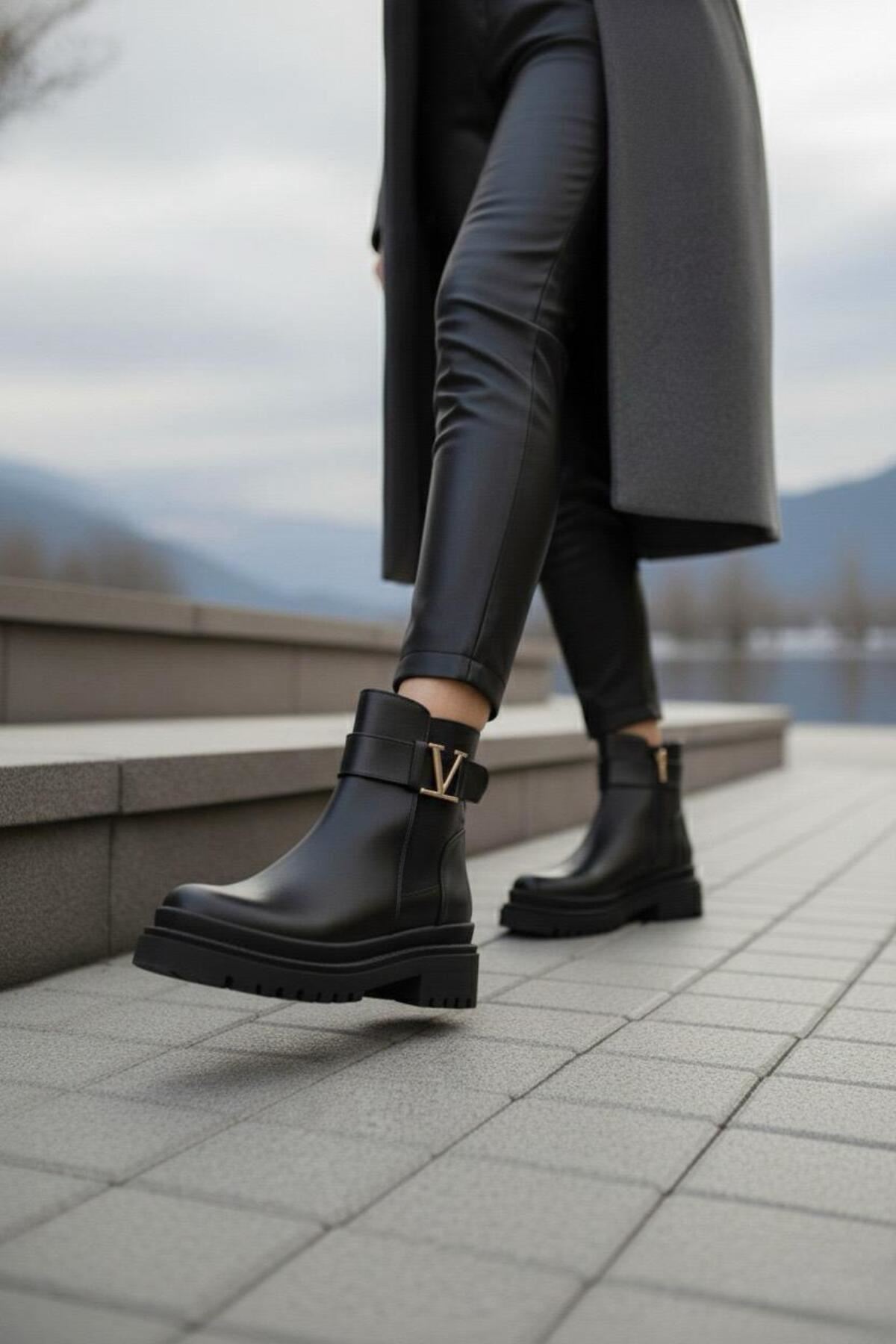 Kadın Viana Garantili Su Geçirmez Kaymaz Taban Dikişli Siyah Bot MR5188