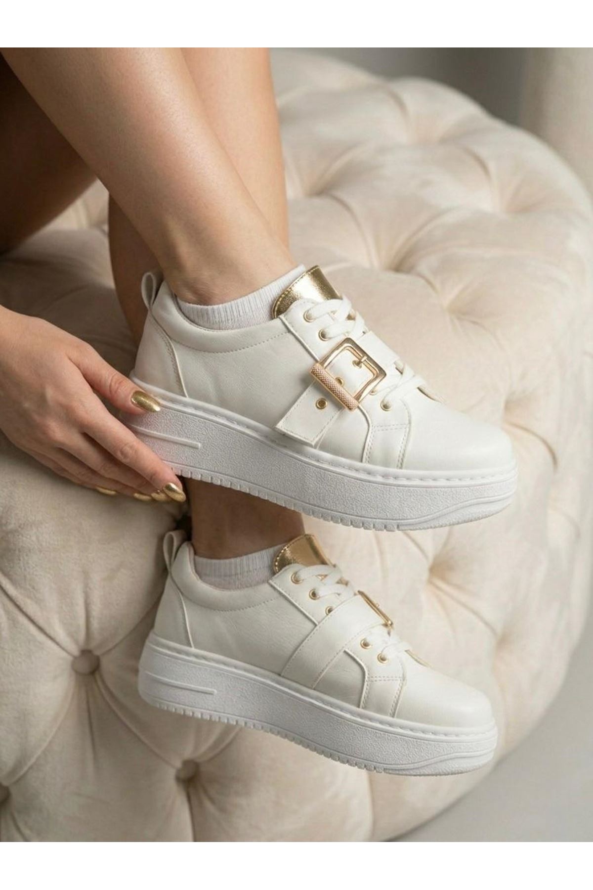 Lusi Beyaz Kemer Gold Detaylı Günlük Ortopedik Sneaker