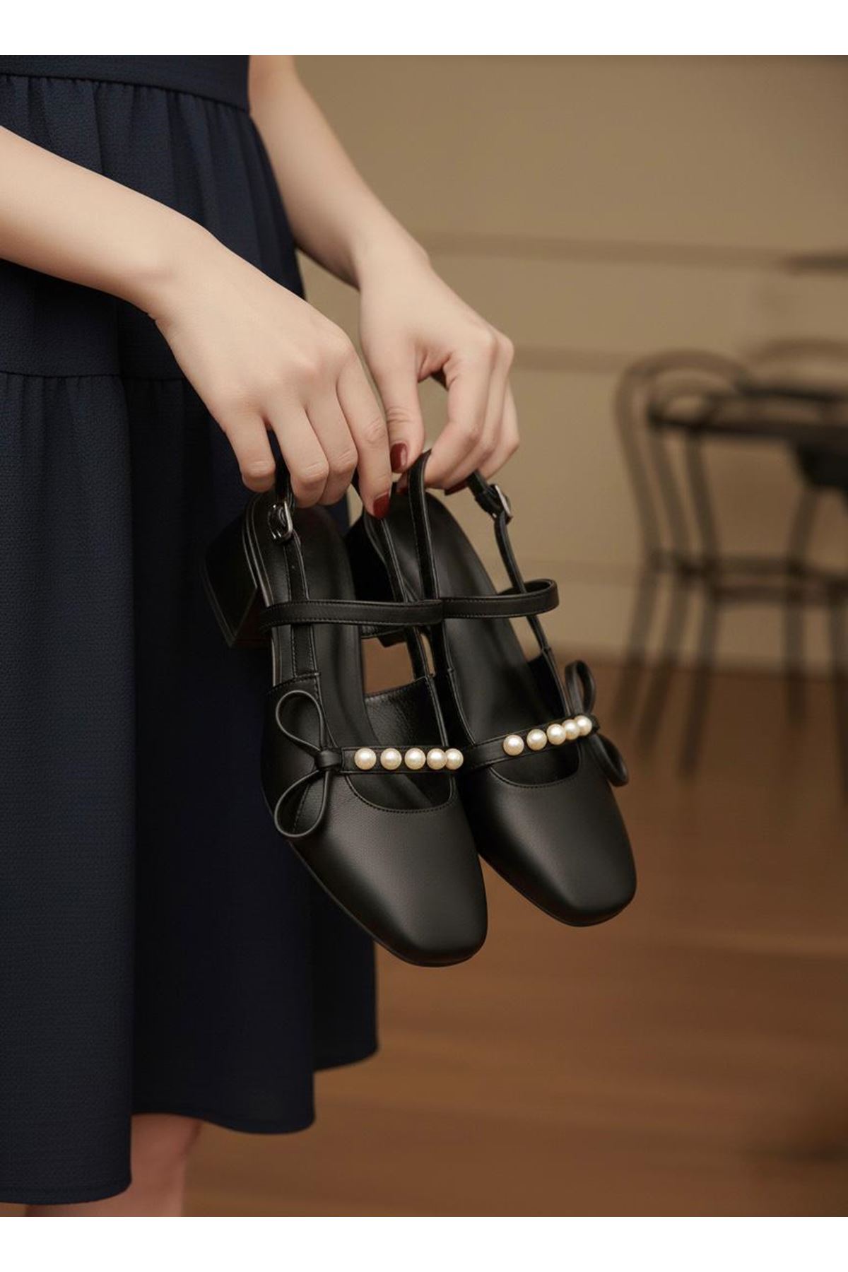 Kadın Veran Fiyonk Taş Detaylı Klasik Topuklu Ayakkabı MR5015