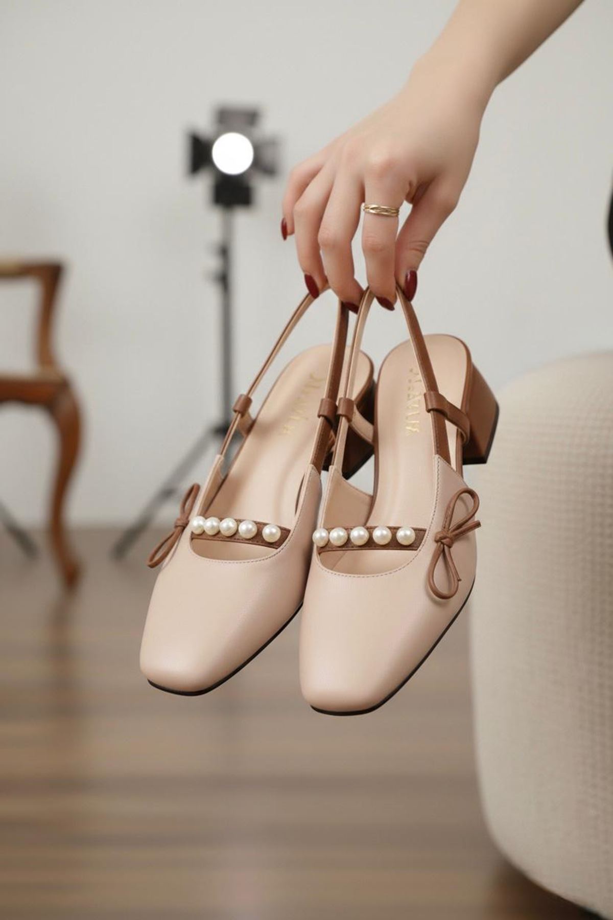 Kadın Veran Fiyonk Taş Detaylı Klasik Topuklu Ayakkabı MR5015