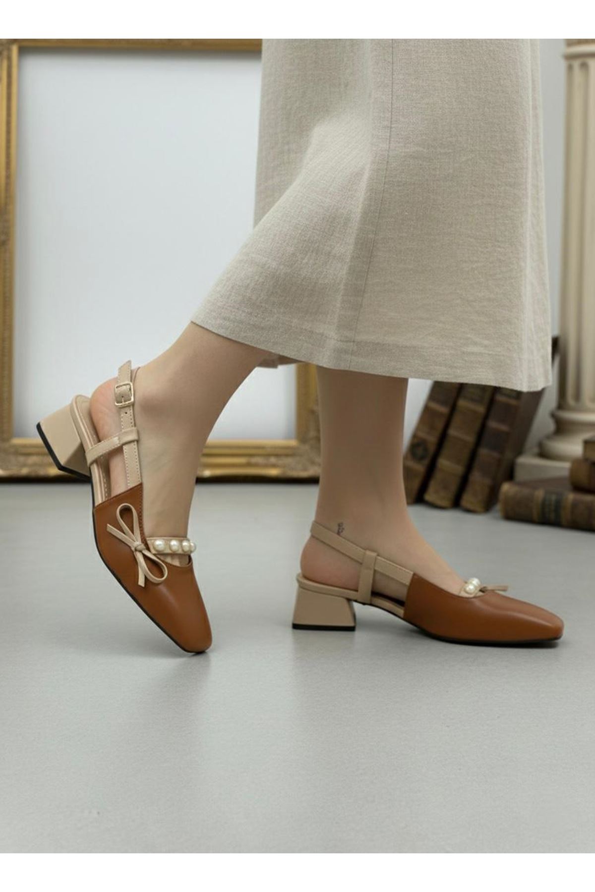 Kadın Veran Fiyonk Taş Detaylı Klasik Topuklu Ayakkabı MR5015