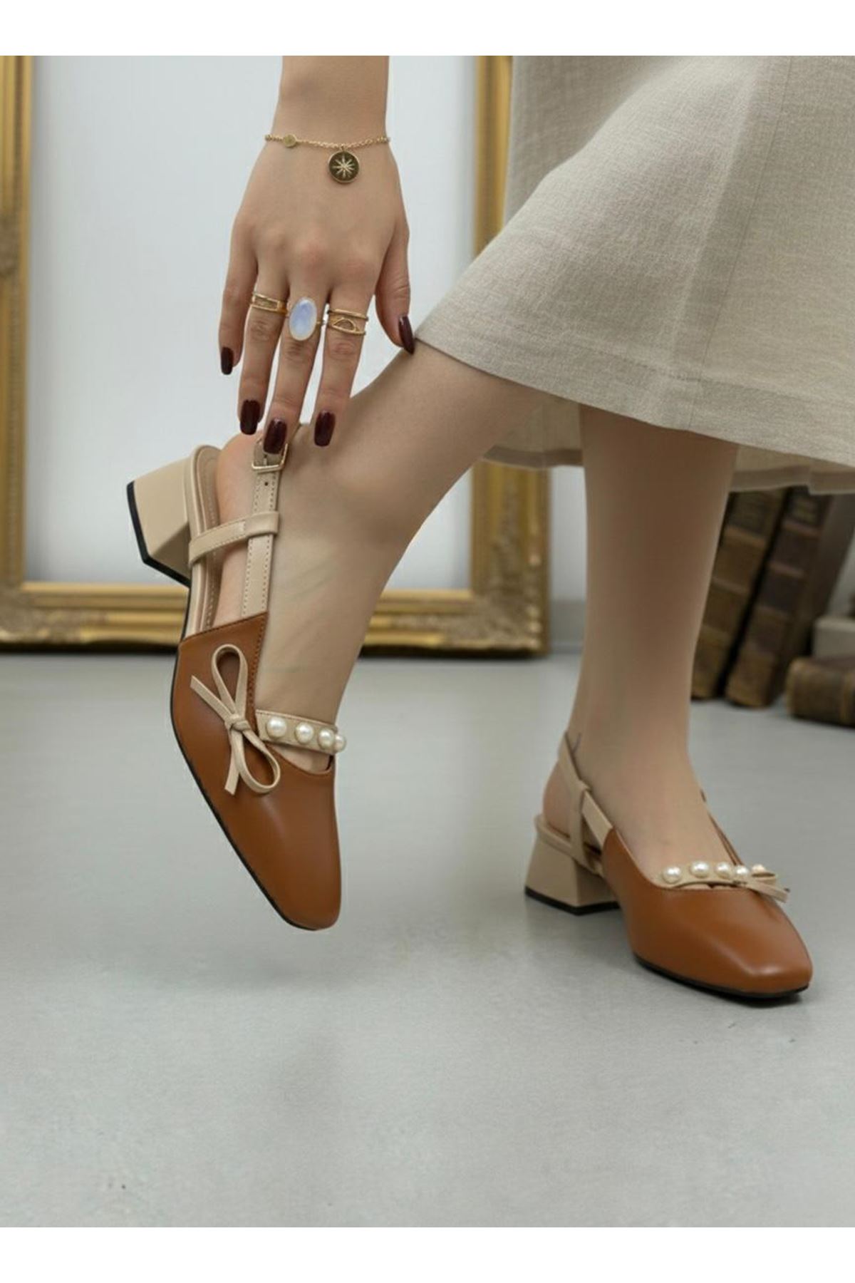 Kadın Veran Fiyonk Taş Detaylı Klasik Topuklu Ayakkabı MR5015