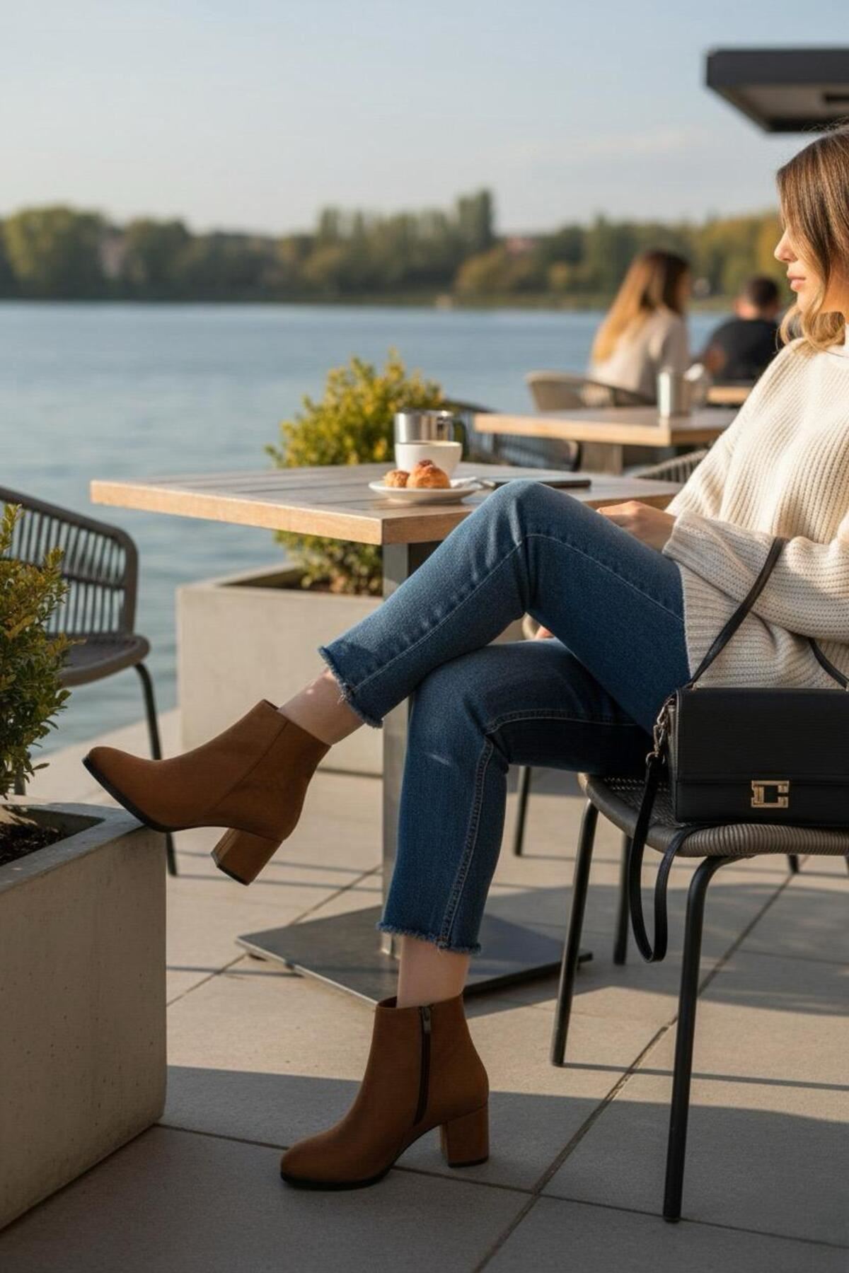 Kadın Liva Düz Topuklu Kısa Bot MR5112