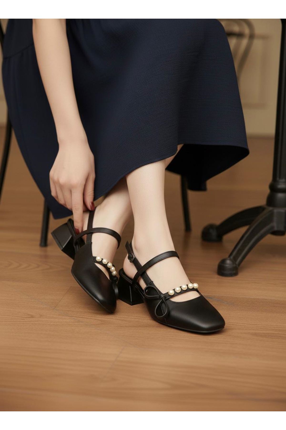 Kadın Veran Fiyonk Taş Detaylı Klasik Topuklu Ayakkabı MR5015