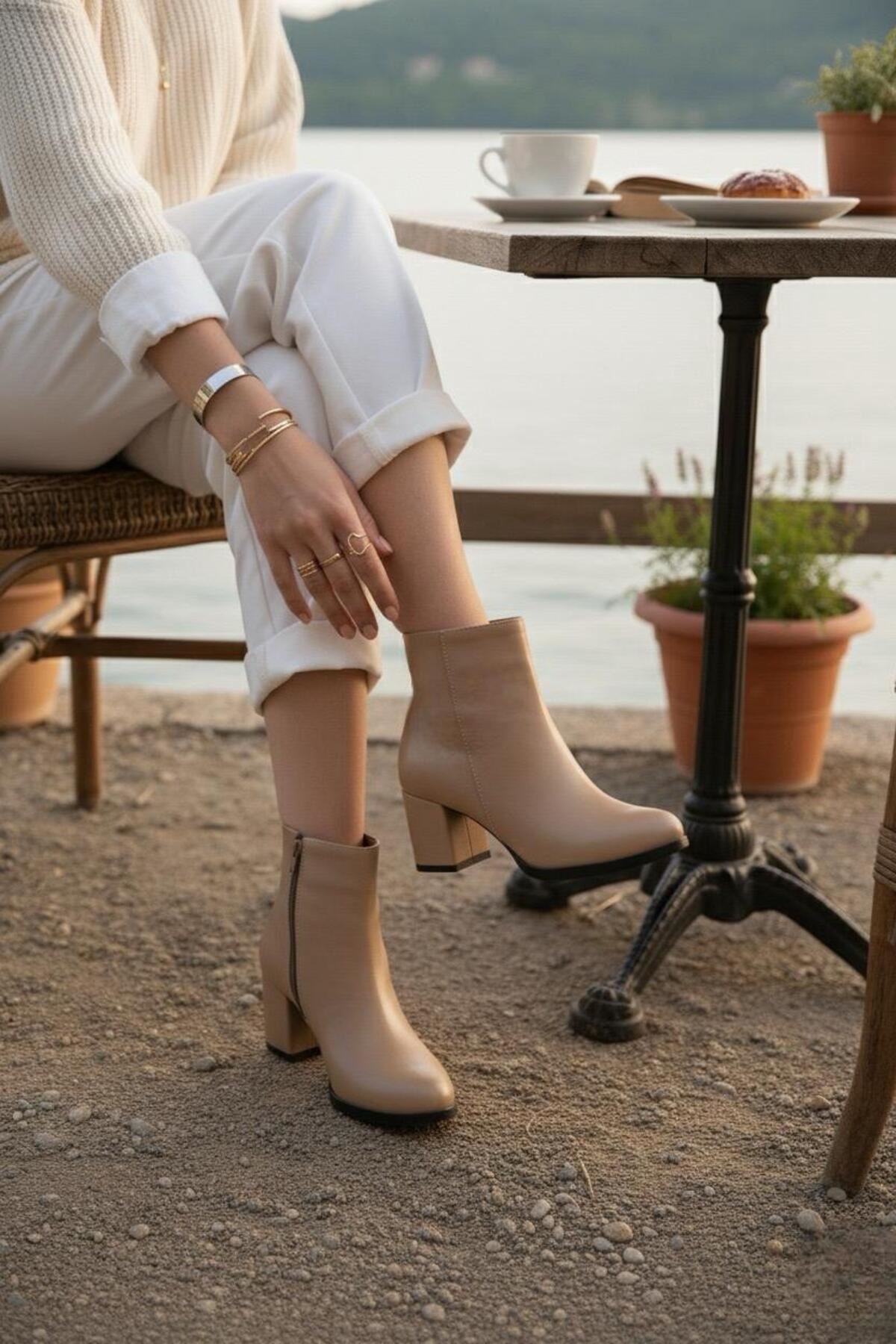 Kadın Liva Düz Topuklu Kısa Bot MR5112