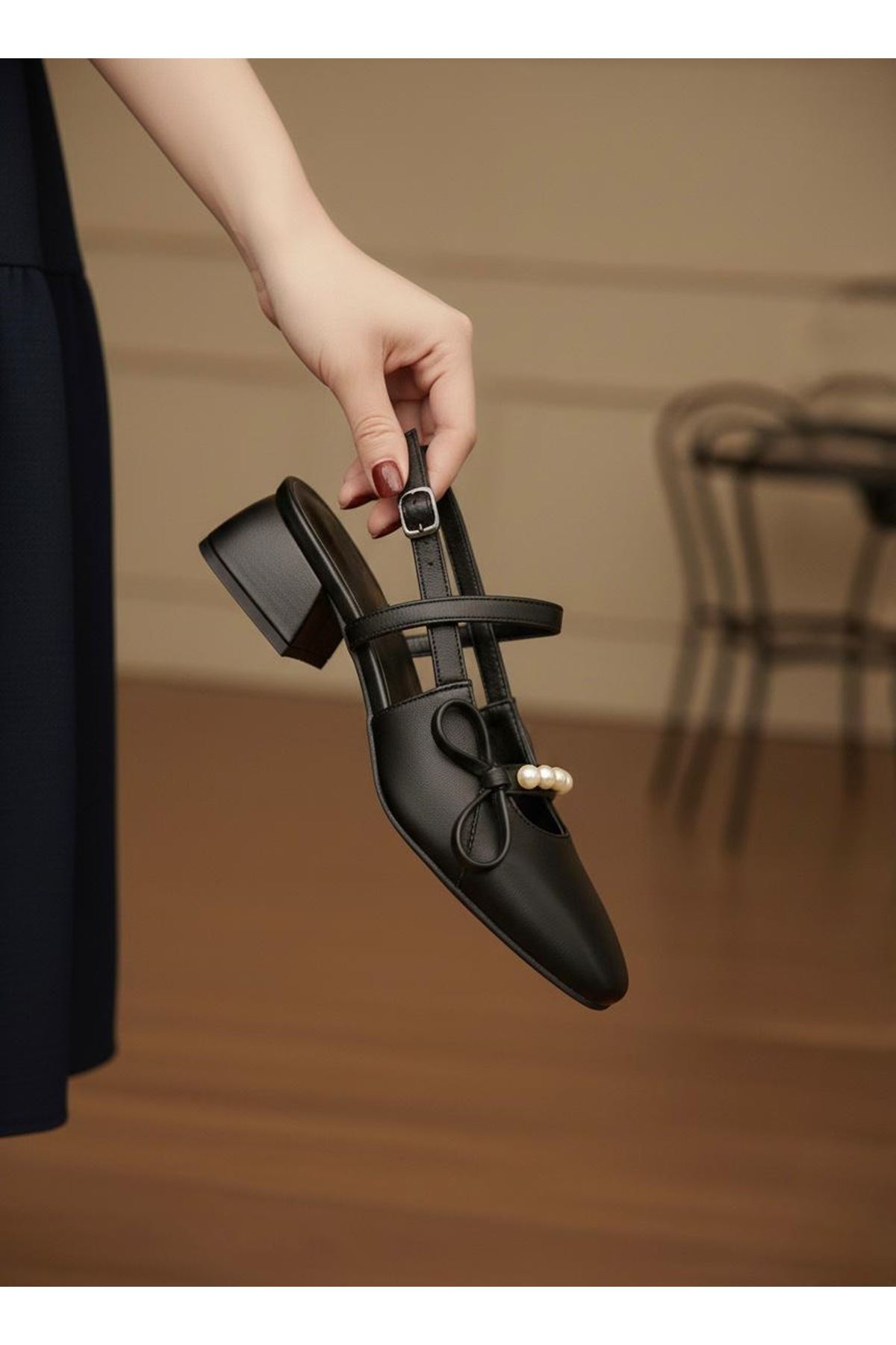 Kadın Veran Fiyonk Taş Detaylı Klasik Topuklu Ayakkabı MR5015