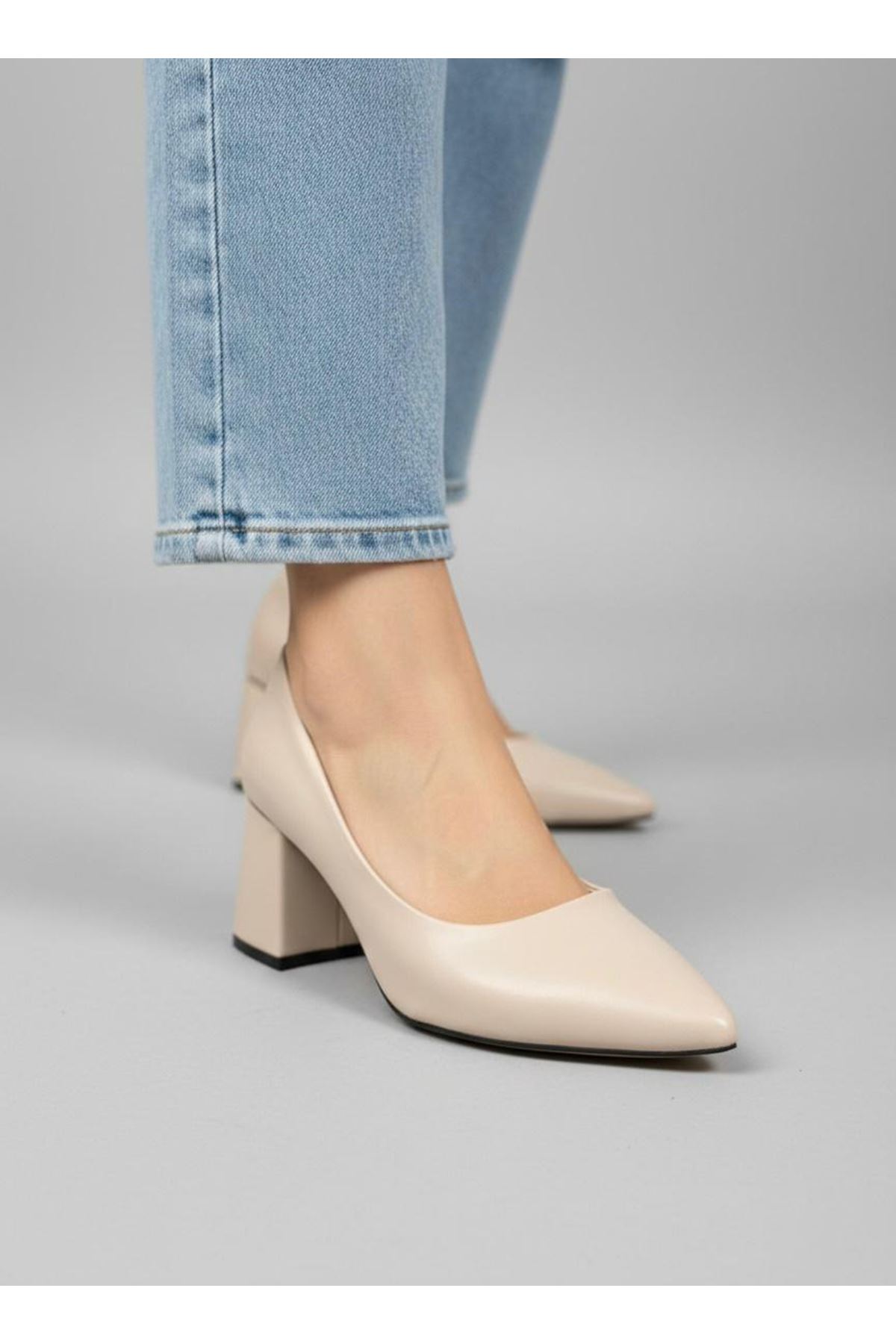 Kadın Siena Sivri Burun Blok Topuklu Klasik Ayakkabı
