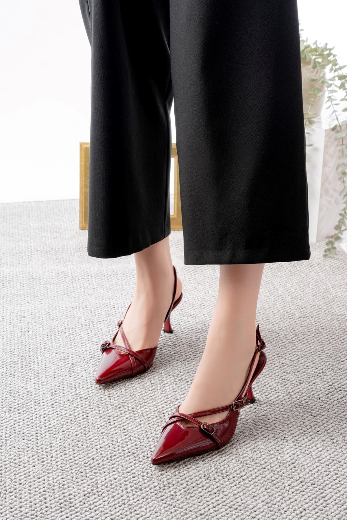 Kadın Esten Rugan Klasik Topuklu Ayakkabı MR5079