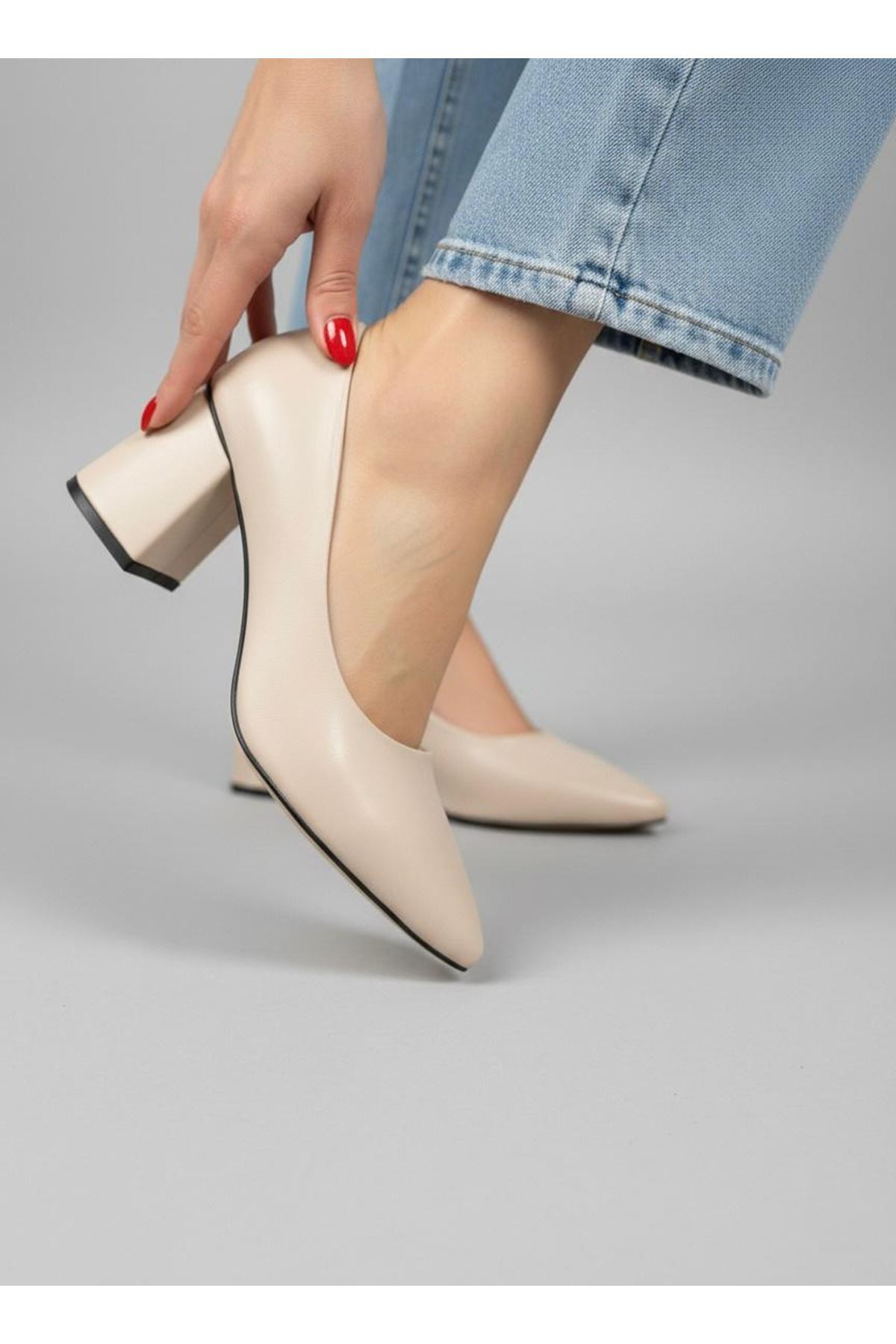 Kadın Siena Sivri Burun Blok Topuklu Klasik Ayakkabı