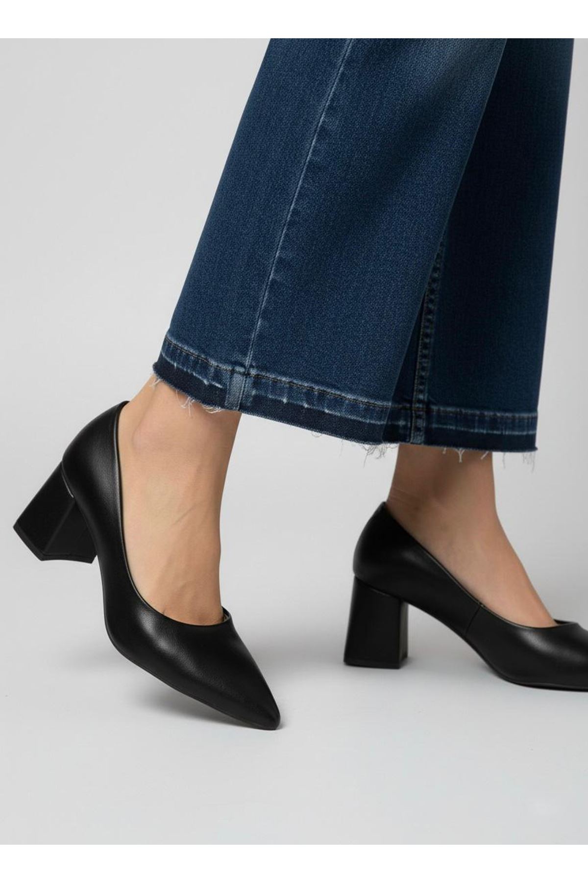 Kadın Siena Sivri Burun Blok Topuklu Klasik Ayakkabı