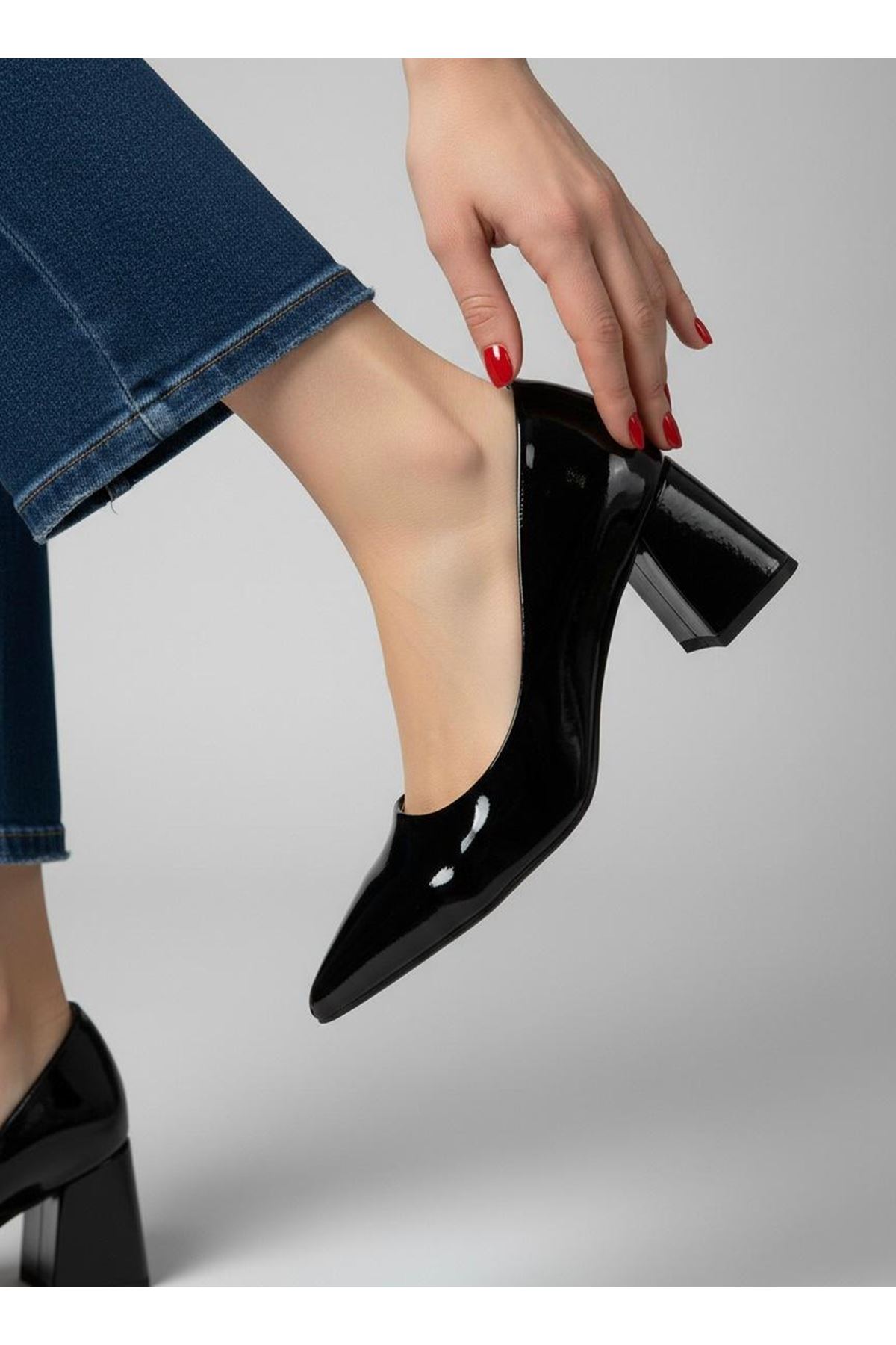 Kadın Siena Sivri Burun Blok Topuklu Klasik Ayakkabı