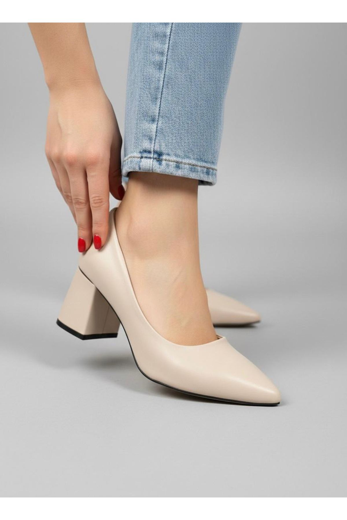Kadın Siena Sivri Burun Blok Topuklu Klasik Ayakkabı