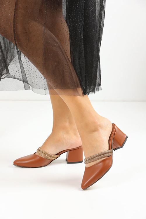 Amber Sivri Burunlu Taş Detaylı Kalin Topuklu Günlük Terlik MR5017