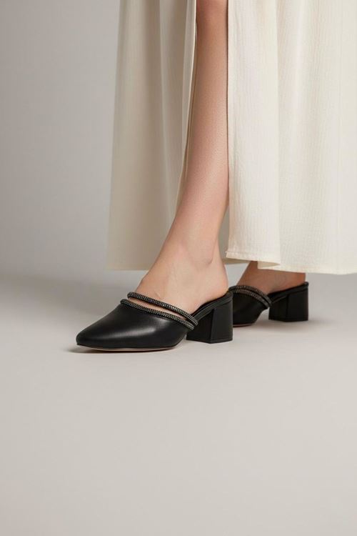 Amber Sivri Burunlu Taş Detaylı Kalin Topuklu Günlük Terlik MR5017