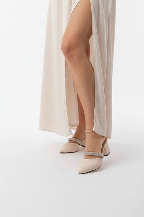 Amber Sivri Burunlu Taş Detaylı Kalin Topuklu Günlük Terlik MR5017