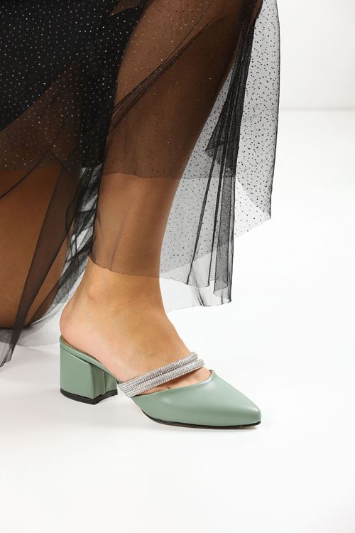 Amber Sivri Burunlu Taş Detaylı Kalin Topuklu Günlük Terlik MR5017