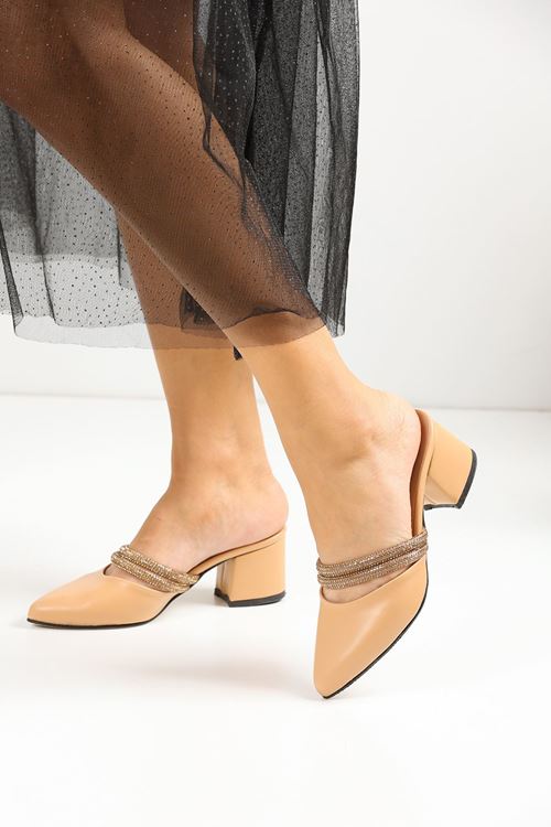 Amber Sivri Burunlu Taş Detaylı Kalin Topuklu Günlük Terlik MR5017