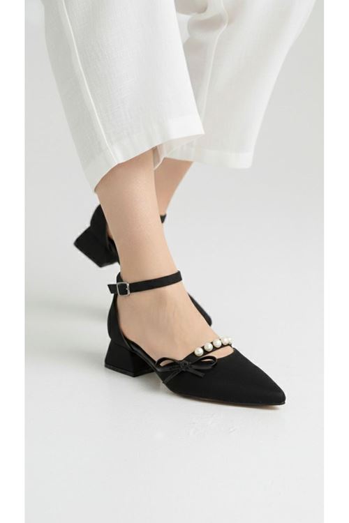 Kadın Arin Sivri Burun Bilekten Bağlamalı Fiyonk ve İnci Detaylı 3 Cm Topuk Klasik Ayakkabı