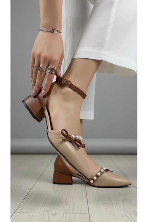 Kadın Arin Sivri Burun Bilekten Bağlamalı Fiyonk ve İnci Detaylı 3 Cm Topuk Klasik Ayakkabı