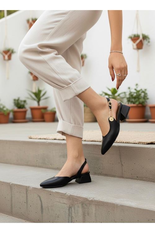 Kadın Aden Gold Tokalı Alçak Taban Kısa Topuklu Günlük Klasik Ayakkabı