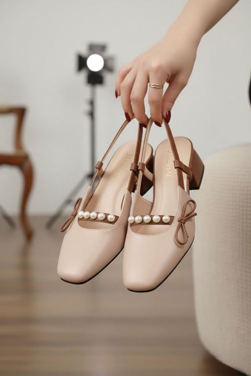 Kadın Veran Fiyonk Taş Detaylı Klasik Topuklu Ayakkabı MR5015