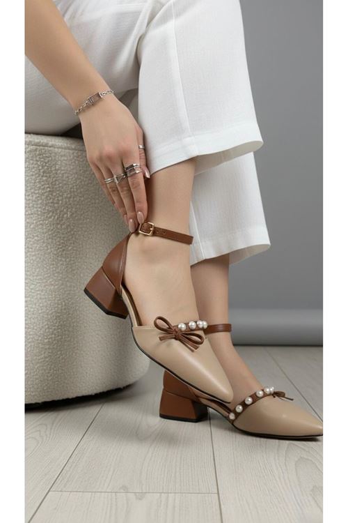 Kadın Arin Sivri Burun Bilekten Bağlamalı Fiyonk ve İnci Detaylı 3 Cm Topuk Klasik Ayakkabı