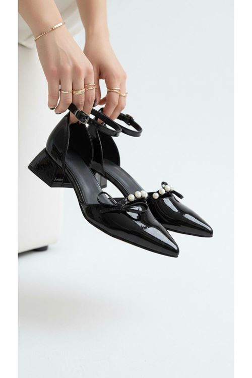 Kadın Arin Sivri Burun Bilekten Bağlamalı Fiyonk ve İnci Detaylı 3 Cm Topuk Klasik Ayakkabı