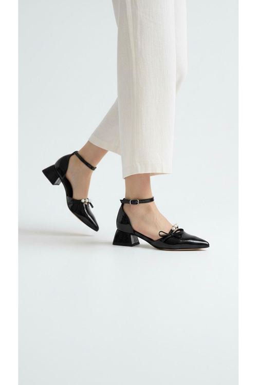 Kadın Arin Sivri Burun Bilekten Bağlamalı Fiyonk ve İnci Detaylı 3 Cm Topuk Klasik Ayakkabı