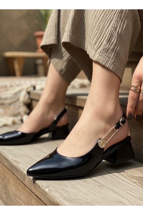 Kadın Aden Gold Tokalı Alçak Taban Kısa Topuklu Günlük Klasik Ayakkabı